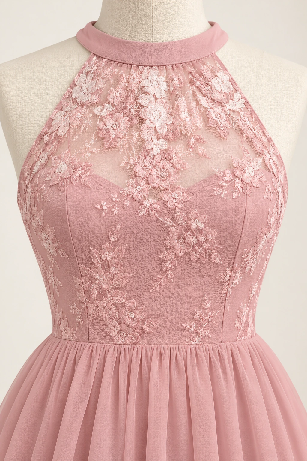 Robe demoiselle d’honneur dentelle Lison, rose poudré : détail du buste