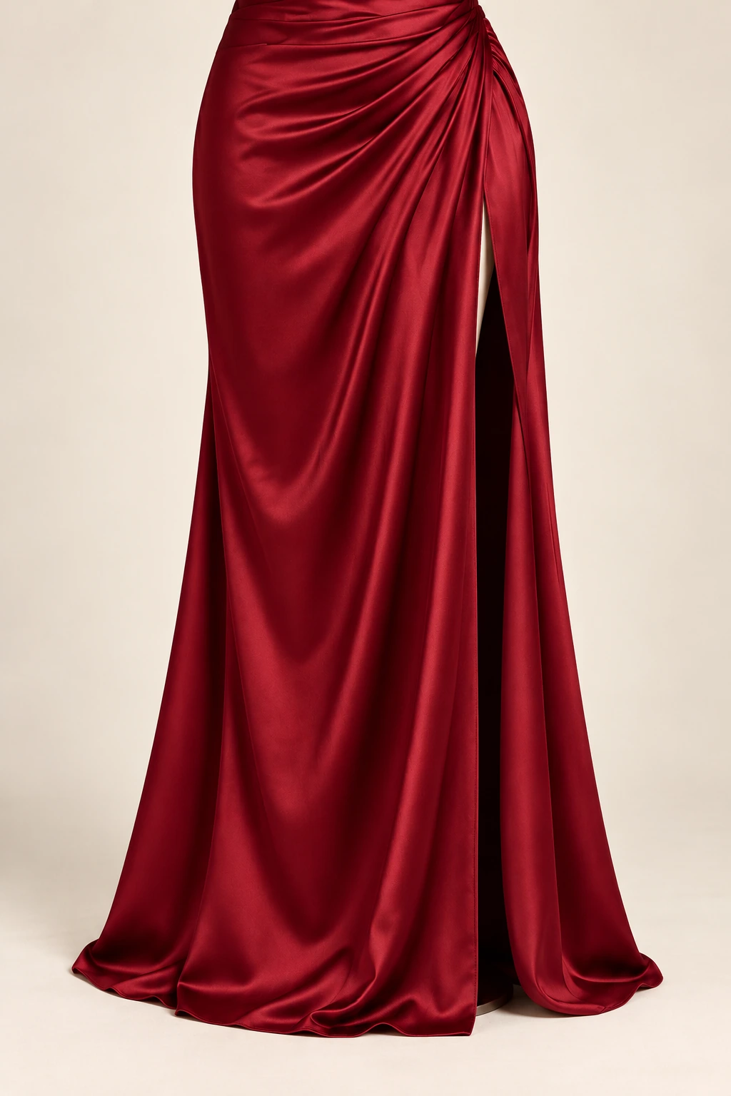 Robe demoiselle d’honneur satin Grenat, bordeaux profond : détail de la jupe